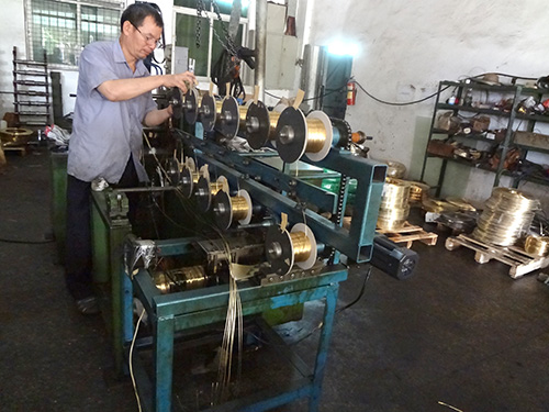 领航金属带片分条开料...